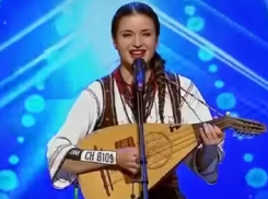 «Милая» красавица из Молдовы с кобзой удивила жюри румынского телешоу