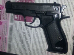 Женщину и двоих мужчин расстрелял в подъезде избитый ими киевлянин