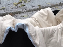 В Бельцах молодая женщина оставила младенца в подъезде и сбежала 