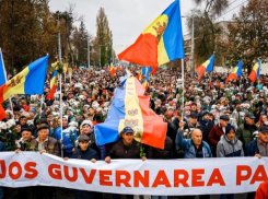 Число протестующих увеличилось: 60 тысяч человек скандируют «Отставка!»