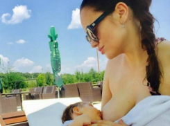 Обнаженная грудь публично кормящей ребенка известной молдаванки вызвала бурные эмоции пользователей