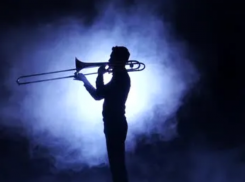 Перенять от Италии лучшее – вчера вечером на Старой Почте прошел «балконный» концерт