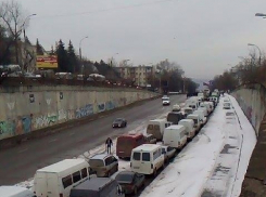 UPDATE. Водители микроавтобусов спровоцировали пробку в Кишиневе своей забастовкой 