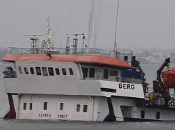 Водолазы начали откачивать топливо с молдавского сухогруза, потерпевшего бедствие в Крыму 