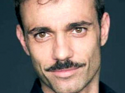 Смертельное падение акробата с 30-метровой высоты на музыкальном фестивале сняли на видео