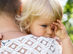 Годовалая девочка опрокинула на себя ведро с кипятком и получила ужасные ожоги