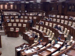 В парламенте пауза из-за отсутствия кворума: в зале лишь 27 депутатов 