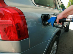 Бензин и дизтопливо упали в цене на заправках Молдовы