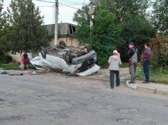 В Тараклии водитель перевернул автомобиль на крышу, пытаясь уйти от полиции