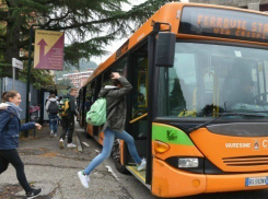 Пьяный молдаванин за рулем протаранил школьный автобус в Италии