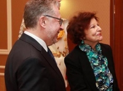 Спас жену от смерти: посол Франции в Молдове отдал Диане свою почку