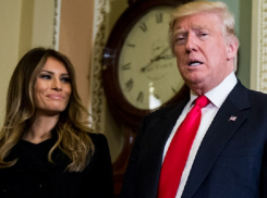 Позор Трампа: президент отделался от Мелании открыткой