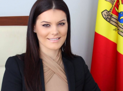 Жители Молдовы жестко раскритиковали Алину Зотю из-за георгиевской ленты и отправили ее варить борщ 