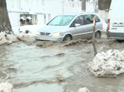 Кишиневской «Венецией» потребовали признать затопленную улицу, в которой тонут грузовики 