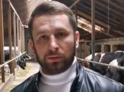 Филип решил навестить фермера, устроившего молочный протест - но помочь ему премьер не может