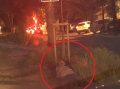 Столичные автомобилисты спасли мужчину, упавшего на дорогу от пощечины женщины