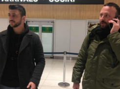 Греческих журналистов задержали в столичном аэропорту