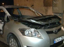 «Она вся пылала»: ночью на Чеканах произошло возгорание машины