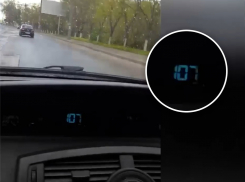 Skoda с парламентскими номерами проехала по Кишиневу на скорости более 100 км/ч