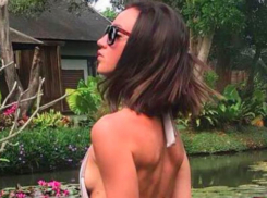 «Грудь сбоку»: Ольга Бузова пикантным фото поддержала новый тренд в Instagram