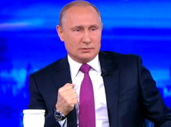 “Совет да любовь” с европейскими геями шутливо пожелал президент России Петру Порошенко