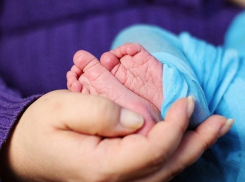 Женщина родила ребенка на остановке в Кагуле: младенца пришлось спасать