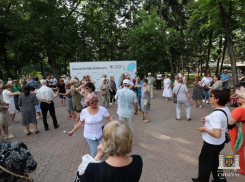 Танцы не только для молодежи: Пожилых кишиневцев зовут повеселиться в выходные