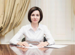 Майя Санду проверила банковcкую карточку и убедилась, что зарплата премьера на ней появилась