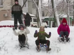 Мальчик на санках пострадал, врезавшись в микроавтобус в Страшенах