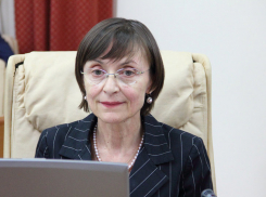 Скандал с испорченными продуктами в детсадах: социалисты в парламенте потребовали отставки Корины Фусу 