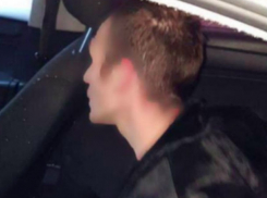 Автохама, который ехал по тротуару и врезался в другую машину, задержали в Кишиневе