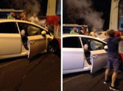 Автомобилист на высокой скорости врезался в троллейбус в Кишиневе и попал на видео