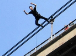 Прыгнувший с моста в Днестр мужчина исполнил мечту и травмировал позвоночник