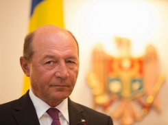 Игорь Додон помешал Траяну Бэсеску проголосовать на выборах 