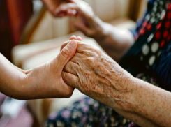 Молдаванка жестоко избивала старушку и ее сына, за которыми ухаживала в Италии