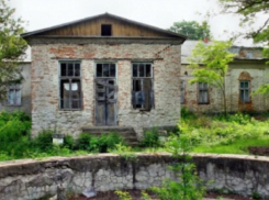 Старинная усадьба в селе Кулобта разваливается на глазах - что делать?!