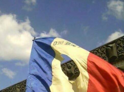 На вчерашнем марше унионисты вырезали из флага Молдовы герб 