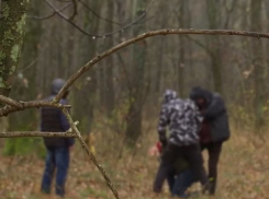 Ветераны войны в Донбассе вырезали на спине подростка «Украина» и заставили петь гимн 