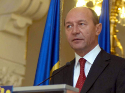 Чебан - Бэсеску: Пинки под зад ждут вас не только дома, но и в гостях