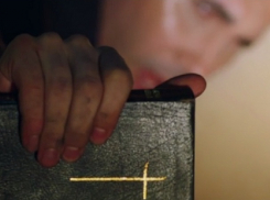 Провокационный клип о соблазне и «горячих желаниях» священника показал Дан Балан