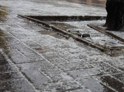 За гололед у входа - штраф: власти напомнили бизнесу об ответственности