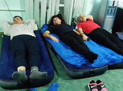 Сотрудники мунсовета в Бельцах показали, как прошла их первая ночь голодовки