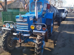 Чемпионом молдавского тюнинга признали трактор с носорогом в Комрате