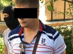 «Крышевавшего» порнобизнес контрразведчика СБУ схватили с поличным