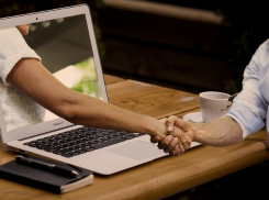 Почти три тысячи ноутбуков получат молдавские учителя для работы