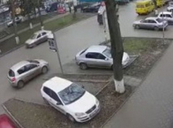 «Дебил» спровоцировал автохамский маневр попавшего в плен «оленя» на парковке в Единцах