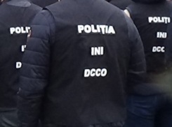 Вымогательство и шантаж пикантными фото: Полиция провела 13 обысков в одной из молдавских колоний