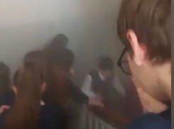 Паническое бегство: школьники сняли на видео пожар изнутри столичного лицея