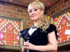 Сексом и вымогательством от имени популярной молдавской певицы занимался в Интернете мошенник из Сучавы