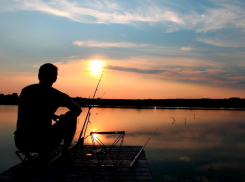 Мужчина пошел на рыбалку и утонул в озере 